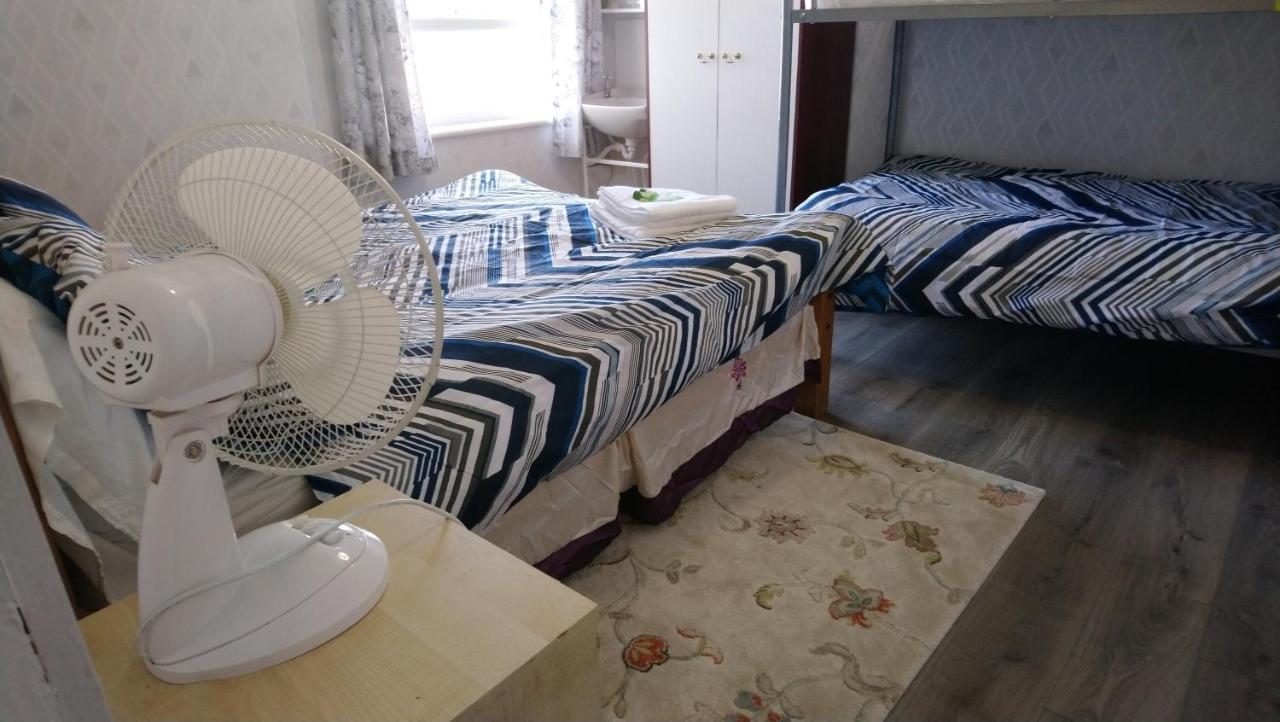 Renovated 4-Bed Home - Sleeps 9 - Parking - Spa Blackpool Exterior photo