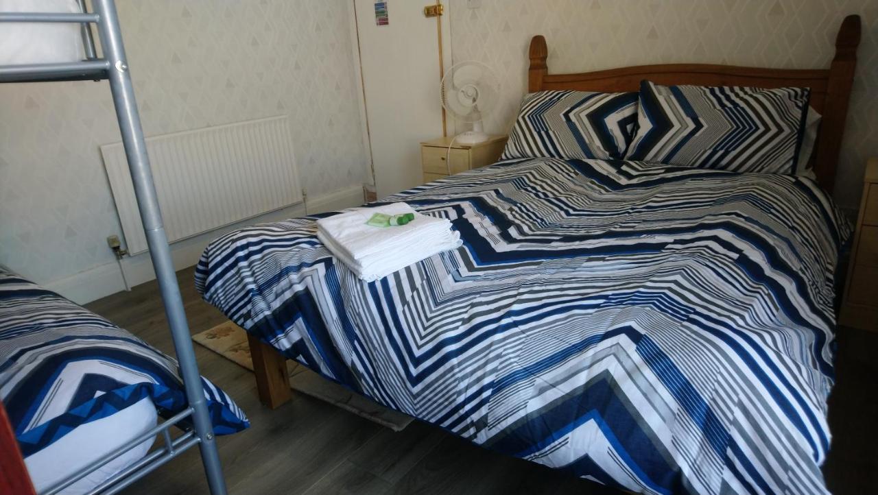 Renovated 4-Bed Home - Sleeps 9 - Parking - Spa Blackpool Exterior photo