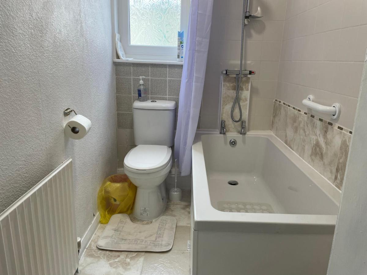 Renovated 4-Bed Home - Sleeps 9 - Parking - Spa Blackpool Exterior photo
