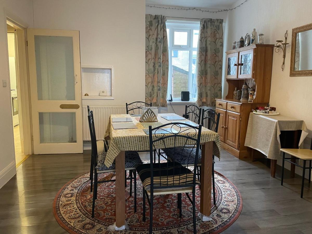 Renovated 4-Bed Home - Sleeps 9 - Parking - Spa Blackpool Exterior photo