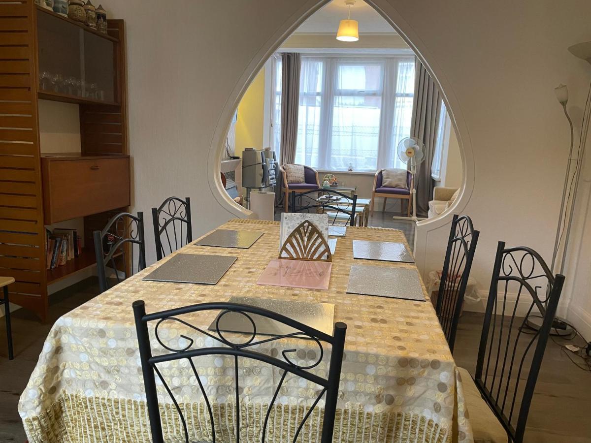 Renovated 4-Bed Home - Sleeps 9 - Parking - Spa Blackpool Exterior photo
